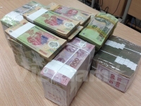 Lãi suất tiền gửi lại giảm thêm